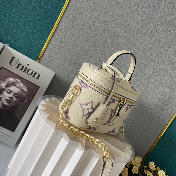 ルイヴィトンバッグ背面デザイン